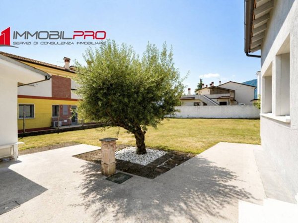 casa indipendente in vendita a Zanè
