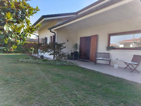 casa indipendente in vendita a Zanè