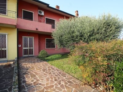 casa indipendente in vendita a Zermeghedo