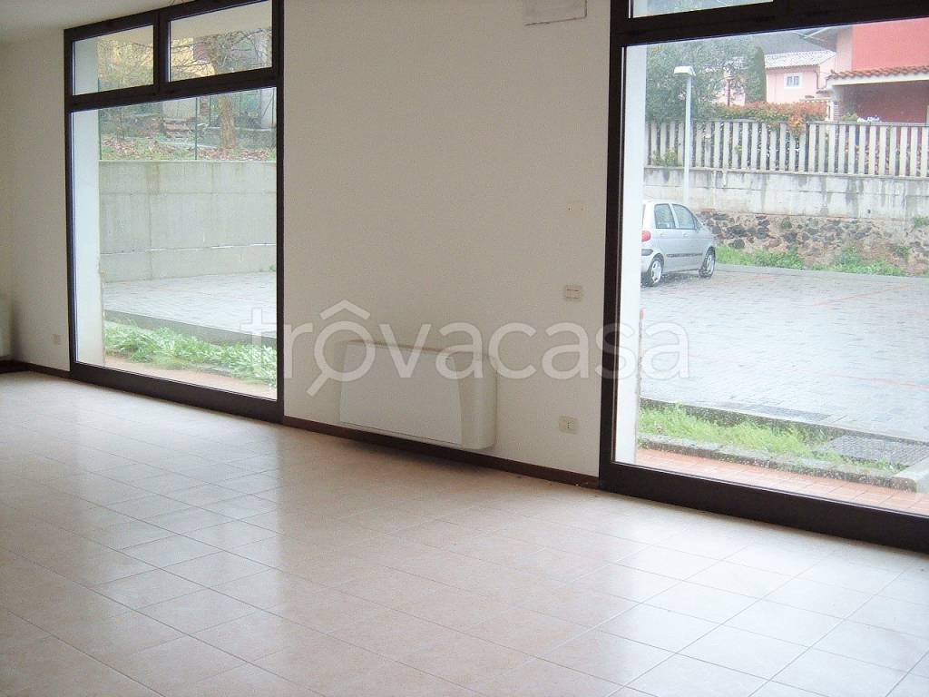 negozio in vendita a Zermeghedo