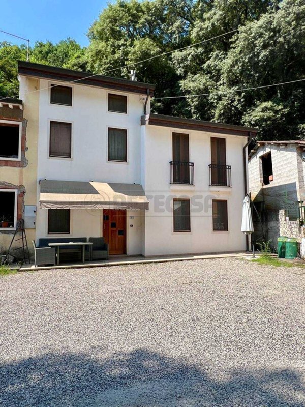 casa indipendente in vendita a Zovencedo
