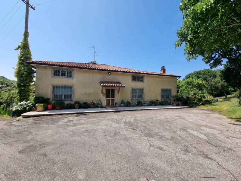 casa indipendente in vendita a Zovencedo in zona San Gottardo