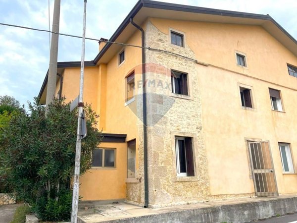 casa indipendente in vendita a Zovencedo