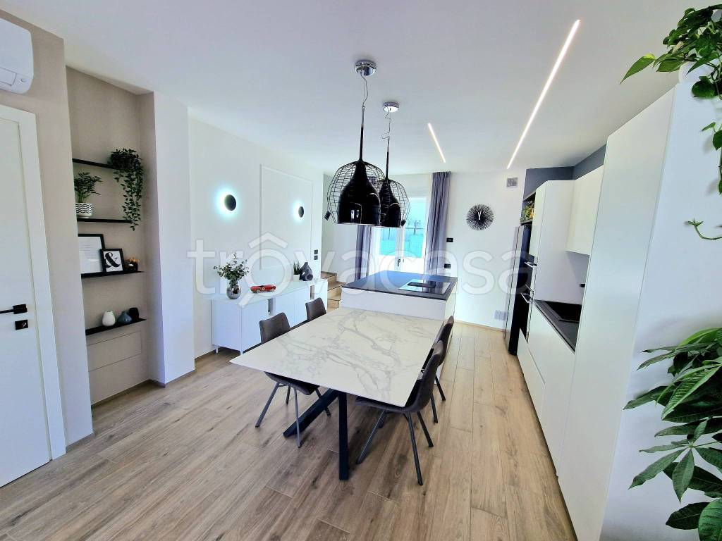 casa indipendente in vendita a Zugliano in zona Centrale