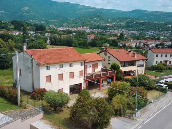 casa indipendente in vendita a Zugliano