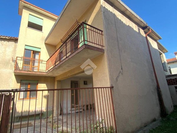 casa indipendente in vendita a Zugliano in zona Centrale