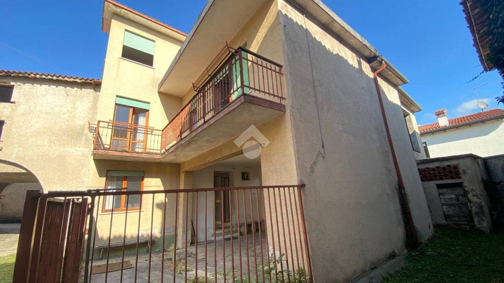casa indipendente in vendita a Zugliano in zona Centrale