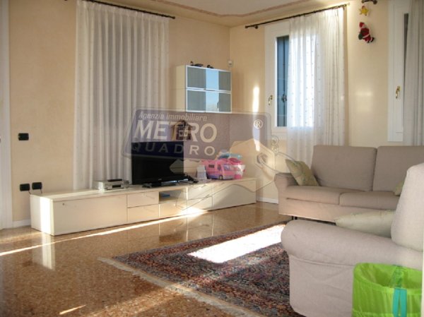 casa indipendente in vendita a Zugliano