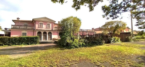 negozio in vendita a Zugliano in zona Centrale