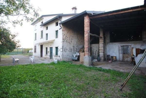 esavano in vendita a Zugliano