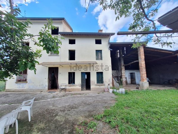 esavano in vendita a Zugliano