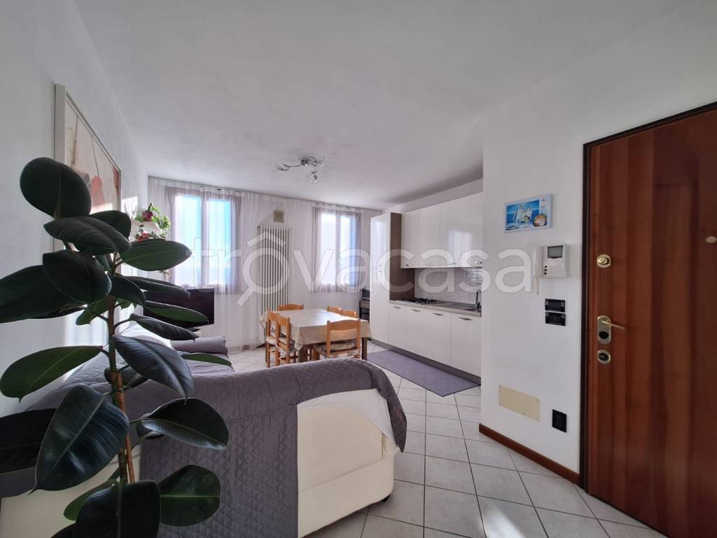 appartamento in vendita a Zugliano in zona Centrale