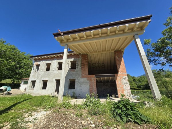 casa indipendente in vendita a Zugliano in zona Centrale
