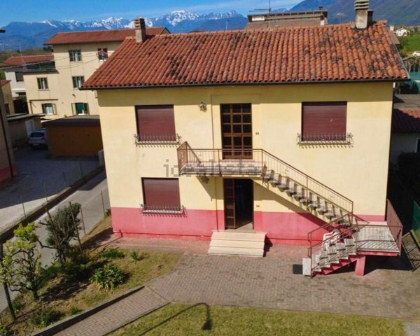 casa indipendente in vendita a Zugliano in zona Centrale