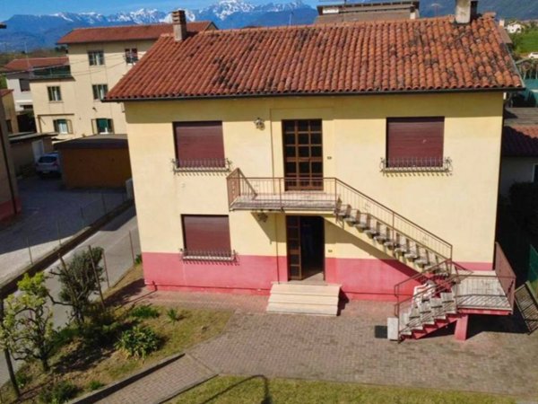 casa indipendente in vendita a Zugliano in zona Centrale