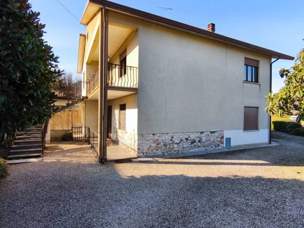 casa indipendente in vendita a Zugliano