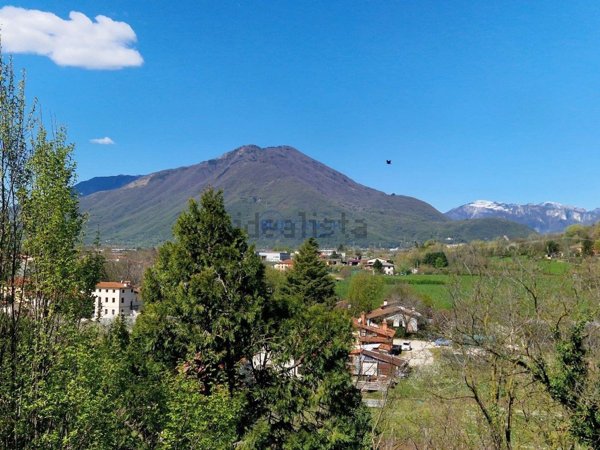 casa indipendente in vendita a Zugliano in zona Centrale
