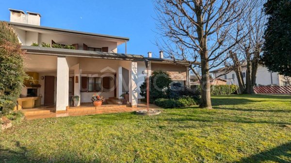 casa indipendente in vendita a Barbarano Mossano