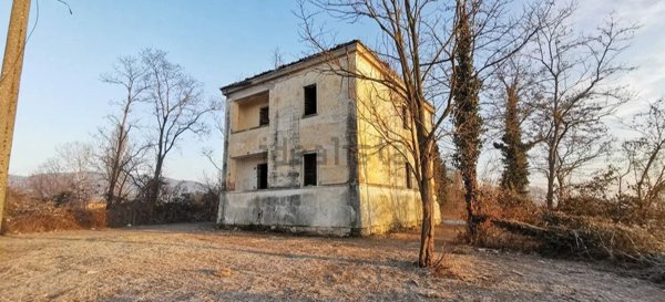 esavano in vendita a Barbarano Mossano in zona Mossano