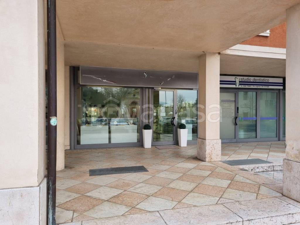 negozio in vendita a Barbarano Mossano