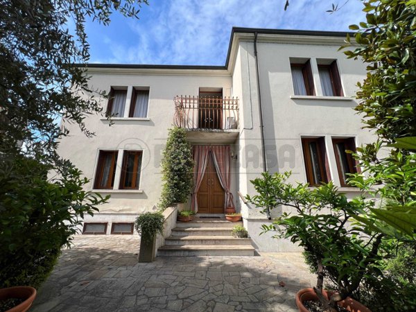 casa indipendente in vendita a Barbarano Mossano in zona Ponte di Barbarano