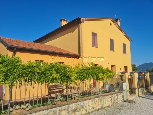 casa indipendente in vendita a Barbarano Mossano in zona Mossano