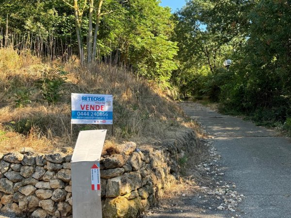 terreno in vendita a Barbarano Mossano in zona Mossano