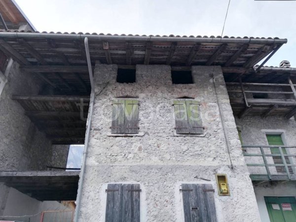 casa indipendente in vendita a Valbrenta