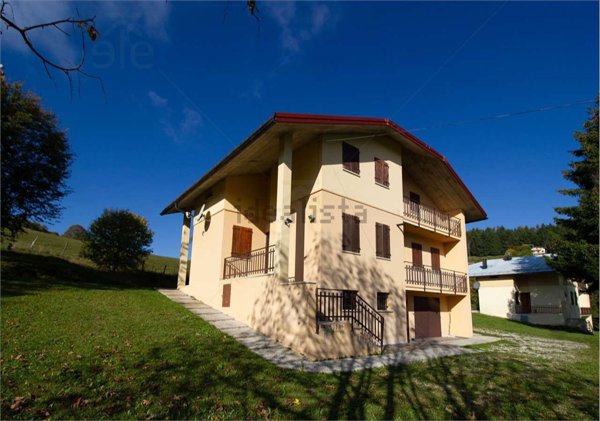 casa indipendente in vendita a Valbrenta