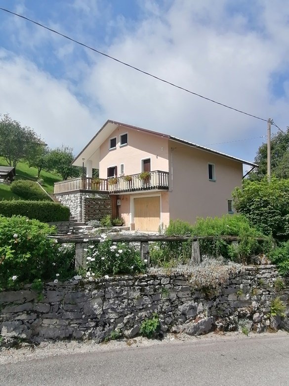 casa indipendente in vendita a Valbrenta
