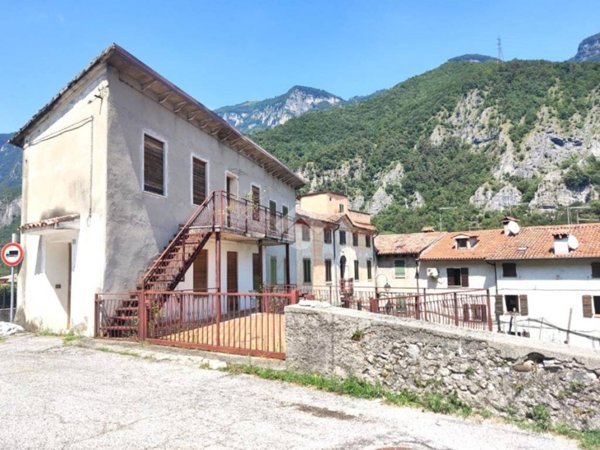 casa indipendente in vendita a Valbrenta in zona Campolongo sul Brenta