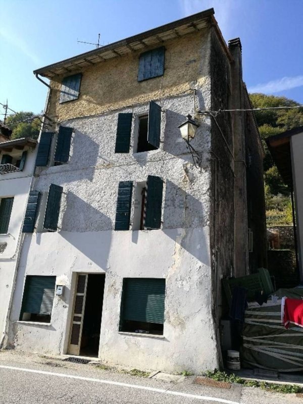 casa indipendente in vendita a Valbrenta