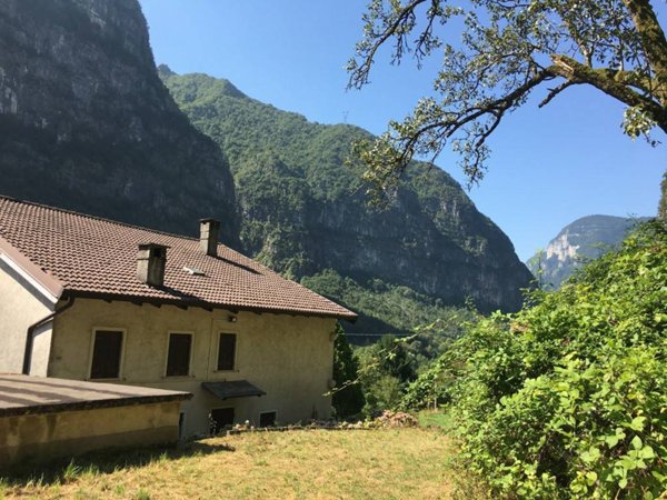 casa indipendente in vendita a Valbrenta