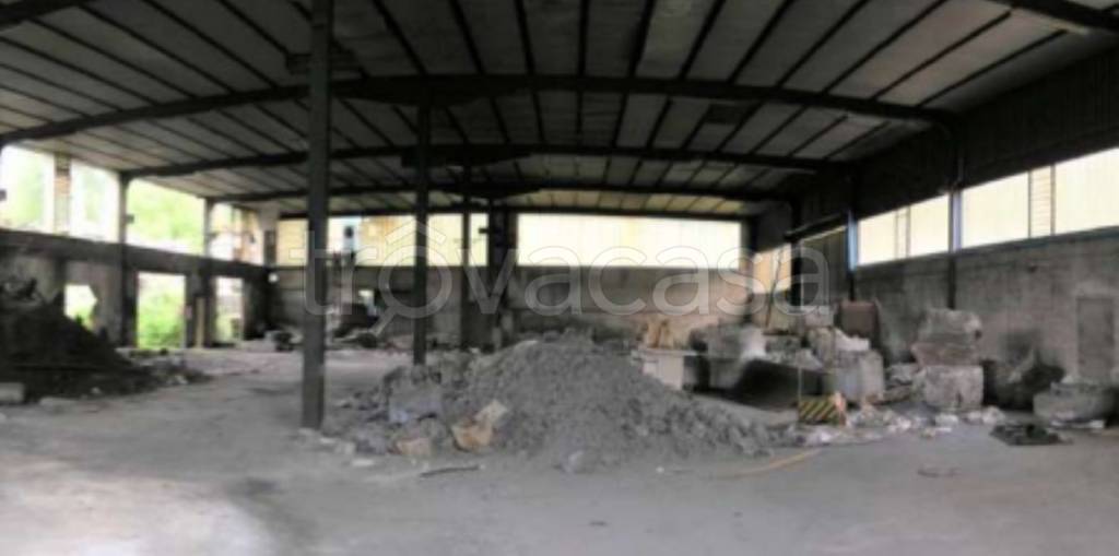 locale commerciale in vendita a Valbrenta