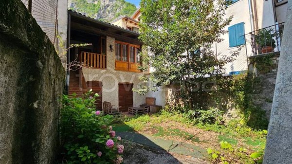 casa indipendente in vendita a Valbrenta in zona Valstagna