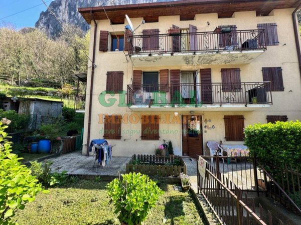 casa indipendente in vendita a Valbrenta in zona Cismon del Grappa