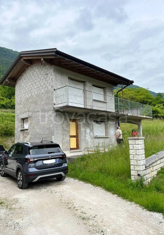 casa indipendente in vendita a Valbrenta