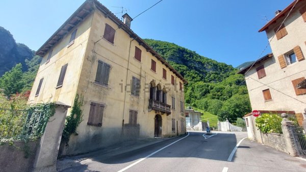 casa indipendente in vendita a Valbrenta in zona Oliero