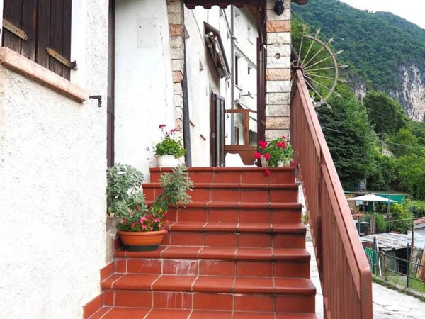 casa indipendente in vendita a Valbrenta in zona Costa