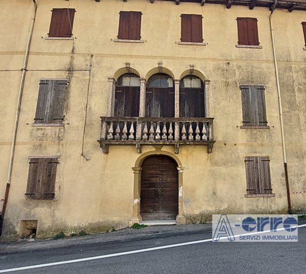 intera palazzina in vendita a Valbrenta in zona Valstagna