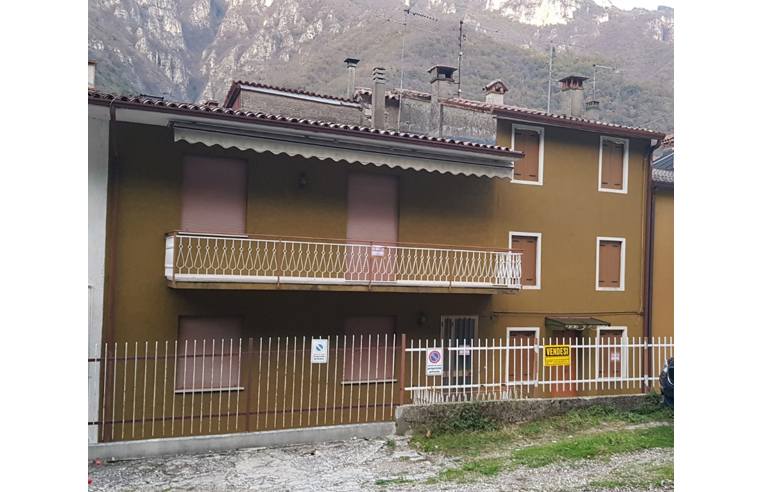 casa indipendente in vendita a Valbrenta