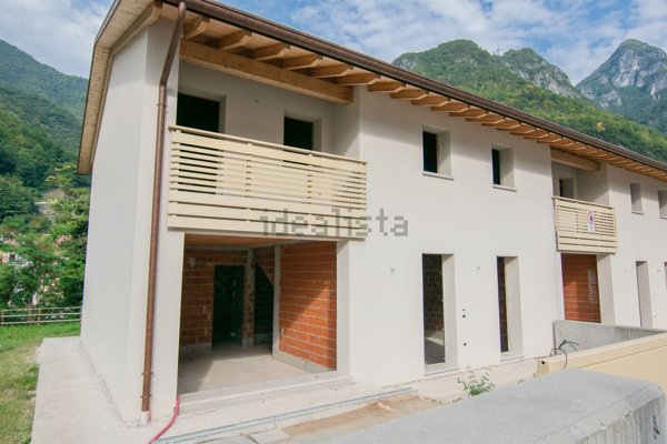 casa indipendente in vendita a Valbrenta
