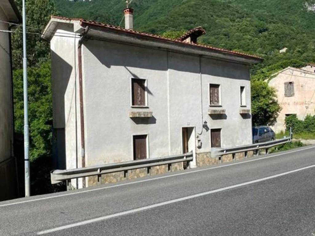 casa indipendente in vendita a Valbrenta in zona San Nazario