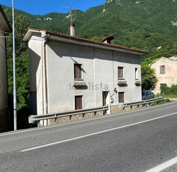 casa indipendente in vendita a Valbrenta in zona San Nazario