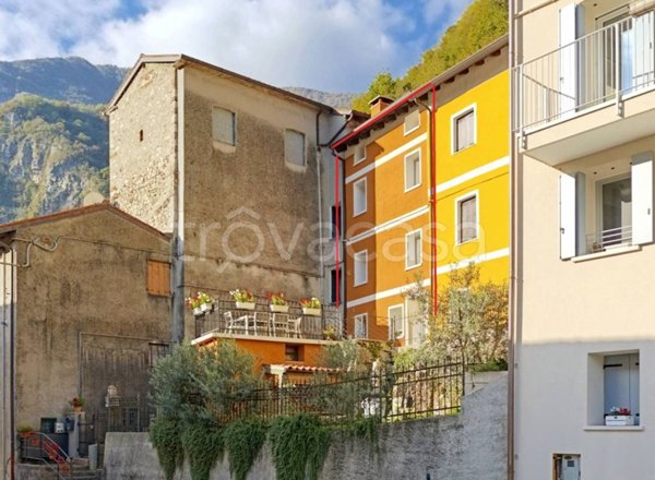 casa indipendente in vendita a Valbrenta in zona Valstagna