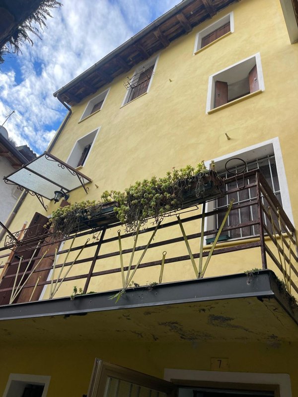 casa indipendente in vendita a Valbrenta