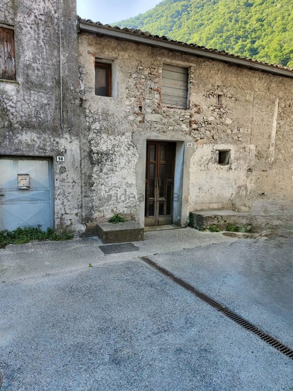 casa semindipendente in vendita a Valbrenta in zona Campolongo sul Brenta