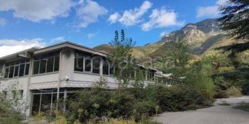 locale commerciale in vendita a Valbrenta in zona Oliero