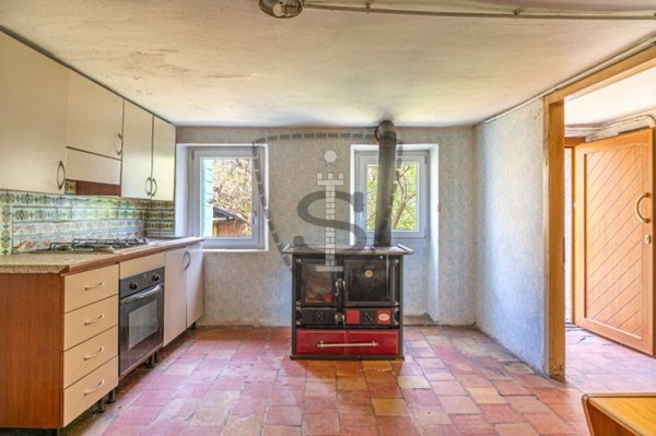 casa semindipendente in vendita a Valbrenta in zona Collicello