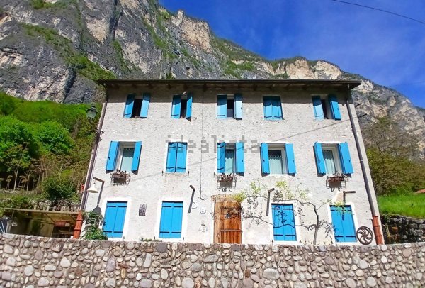 casa indipendente in vendita a Valbrenta in zona Collicello